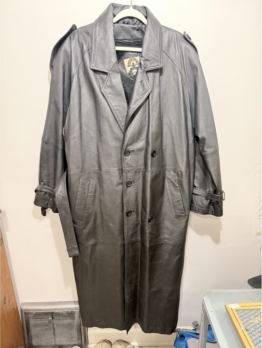 PHASES brand 3/4 length solid black leather trench coat-- Men’s Medium m